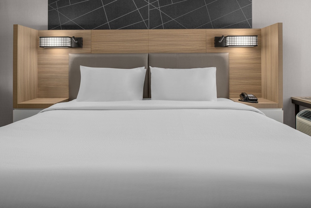 SpringHill Suites by Marriott Riverside Redlands 10/36