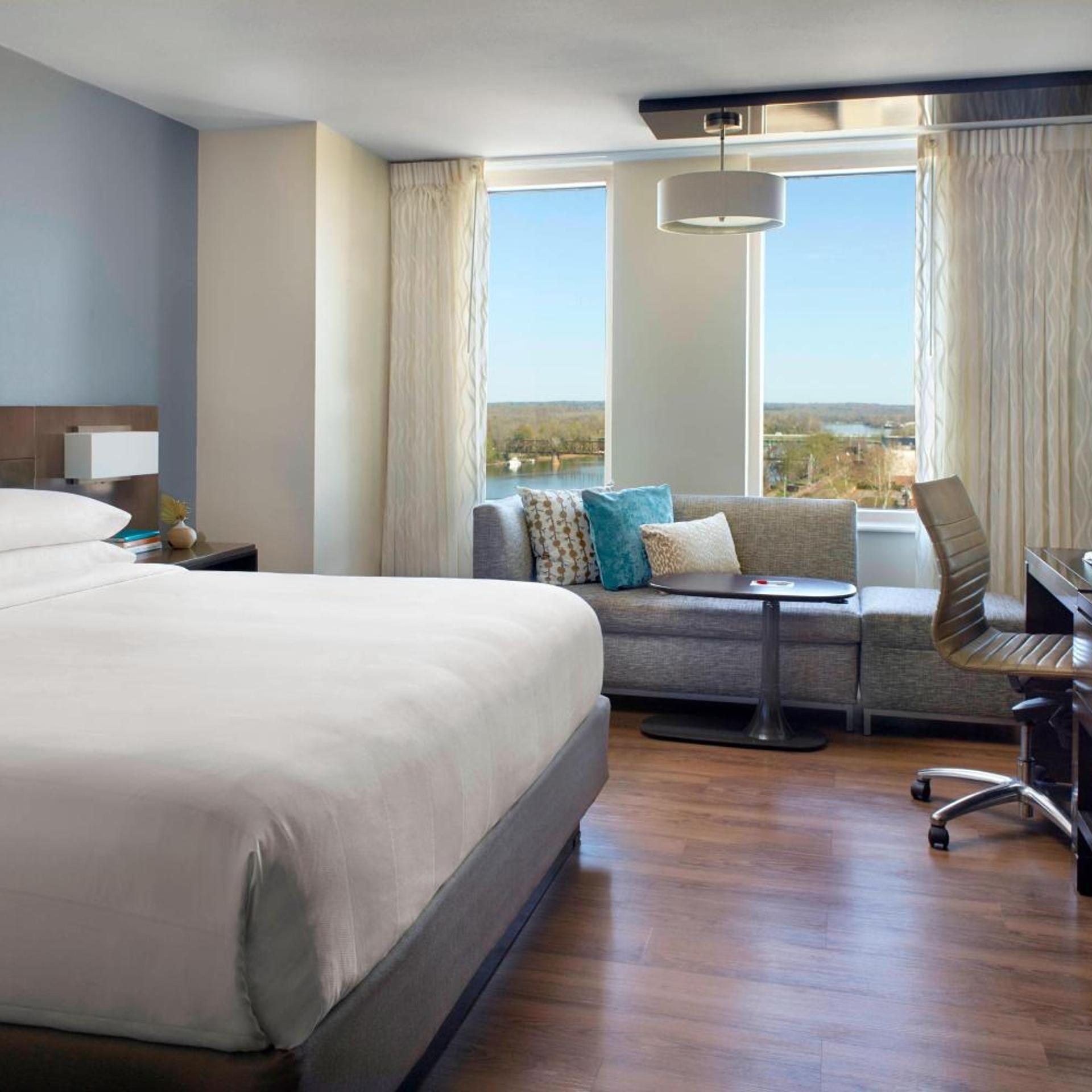 Room, King Bed, Concierge Level