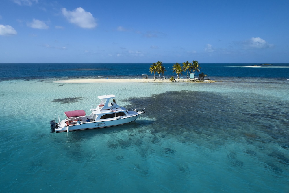 Hatchet Caye Resort 28/50