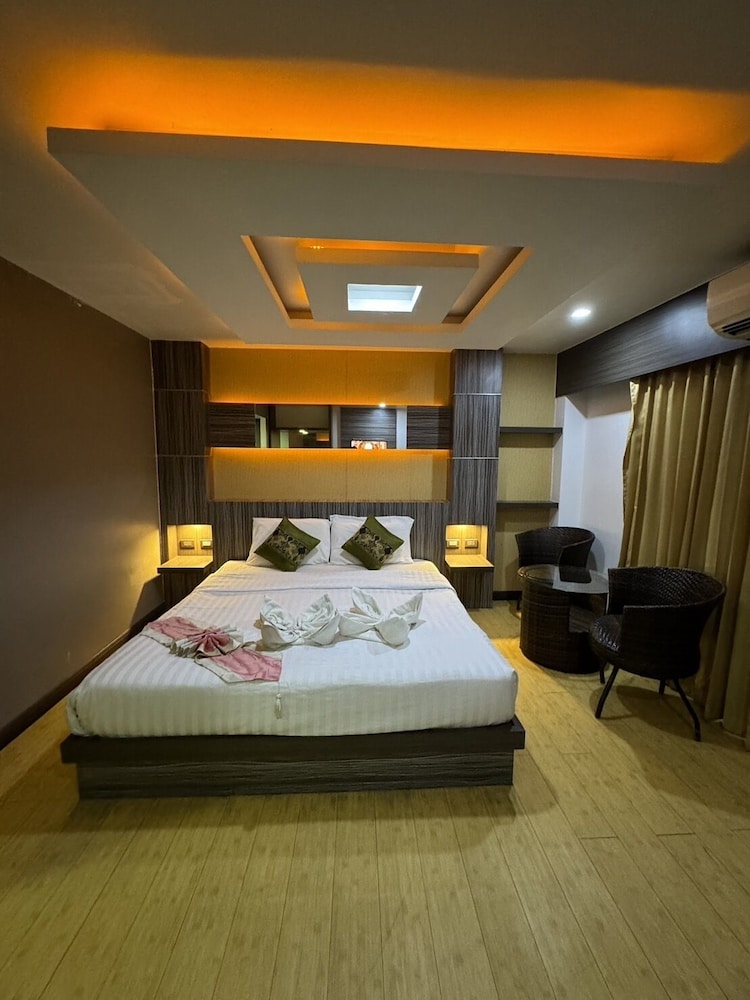 Mr.Mac's Hotel 27/50
