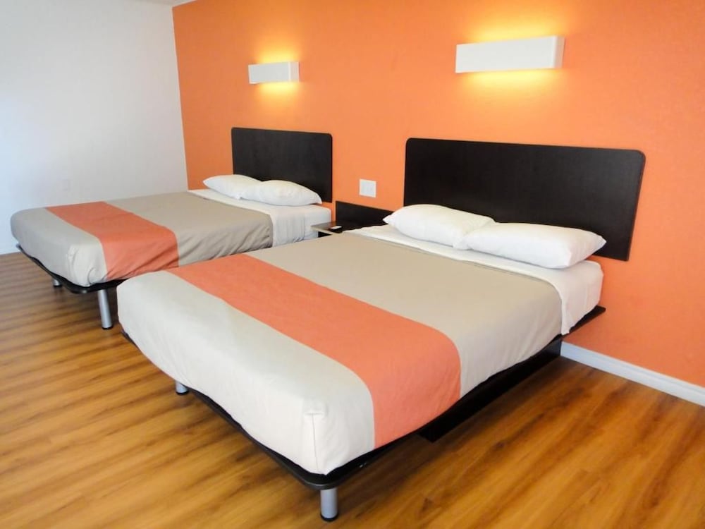 Motel 6 Clinton OK 31/64