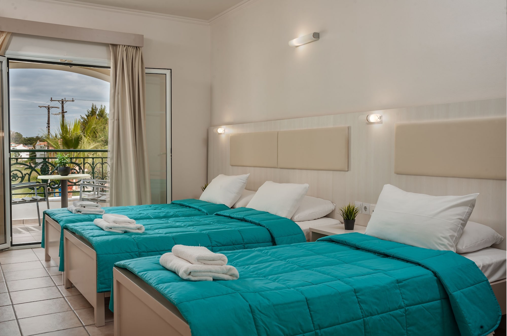 DELUXE, DOUBLE BED, MOUNTAIN VIEW