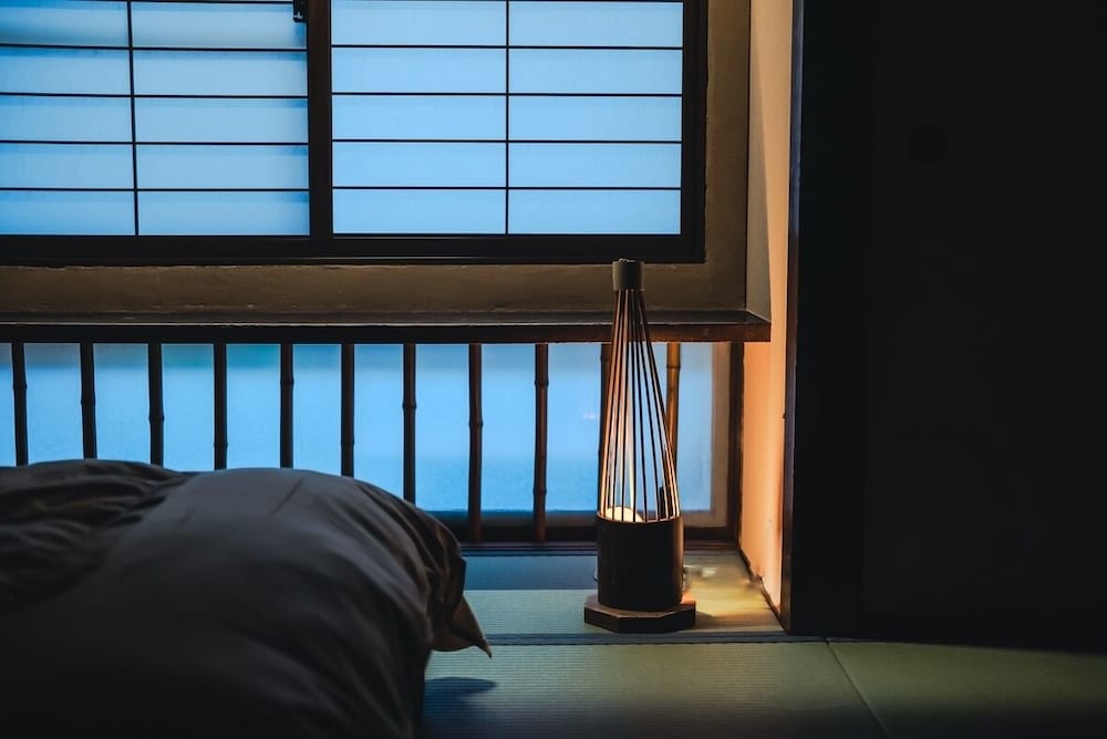 غرفة يابانية بفراش فوتون وسرير فردي بحمام خاص، Hokkaikan Ohanabo 6/8