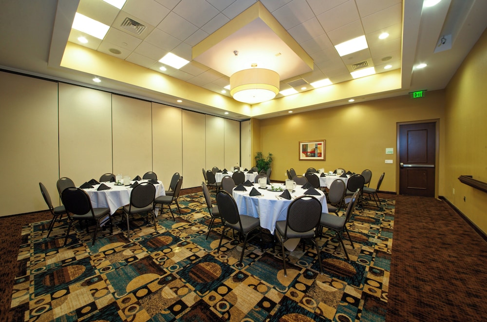 HOLIDAY INN TITUSVILLE KENNEDY SPACE CENTER 68/76