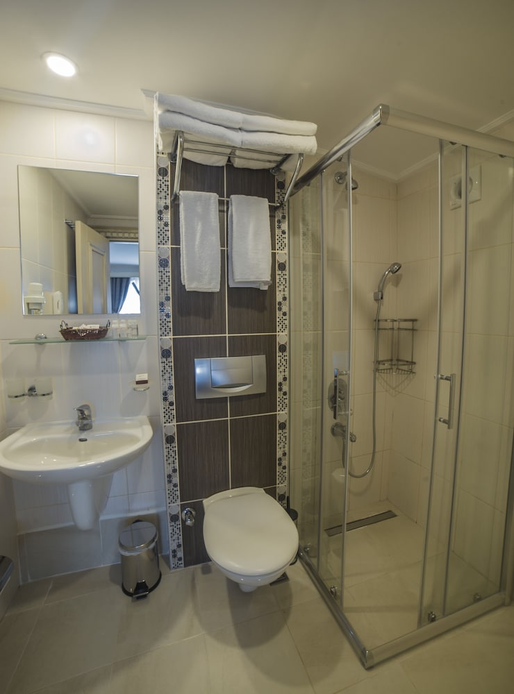 Sarnic Hotel and Sarnic Premier Hotel 46/50