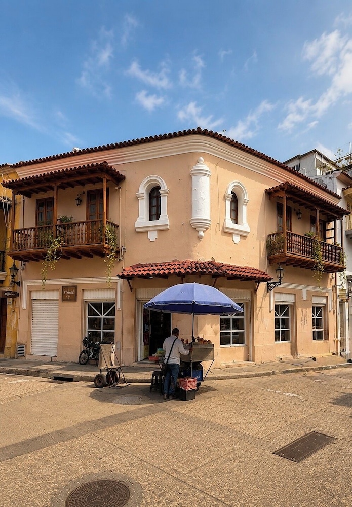 Ethnic Thematic Hotel 4/50