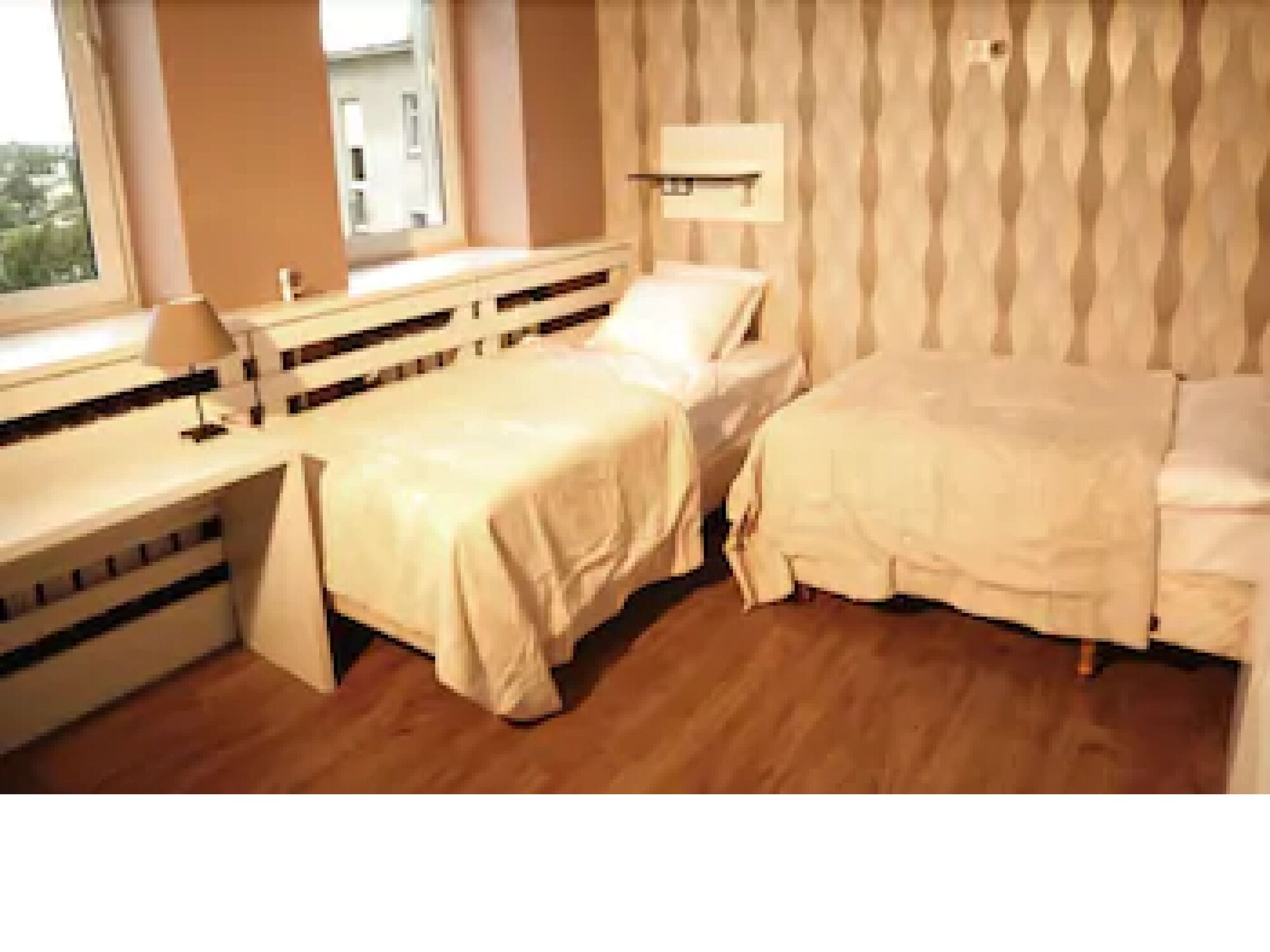ROOM, TRIPLE