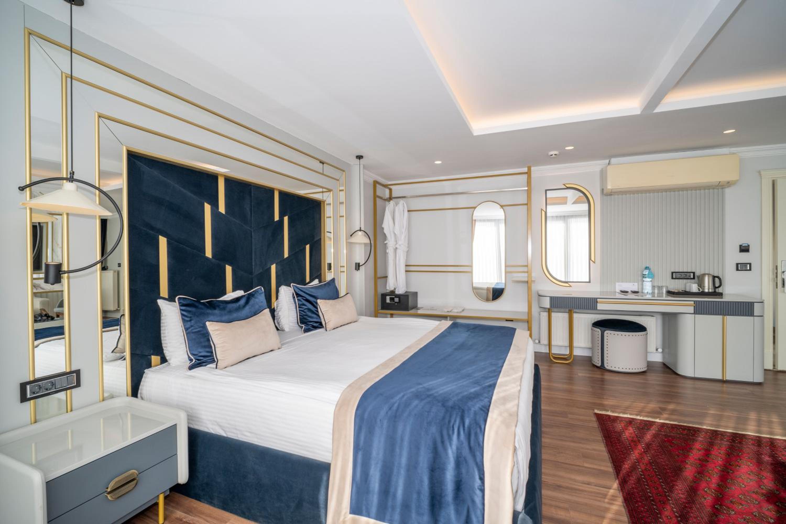 Penthouse Suite, King Bed, Balcony