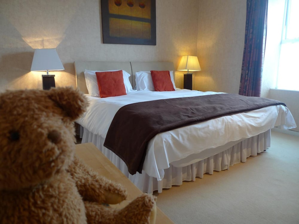 Ashburnham Hotel 9/50