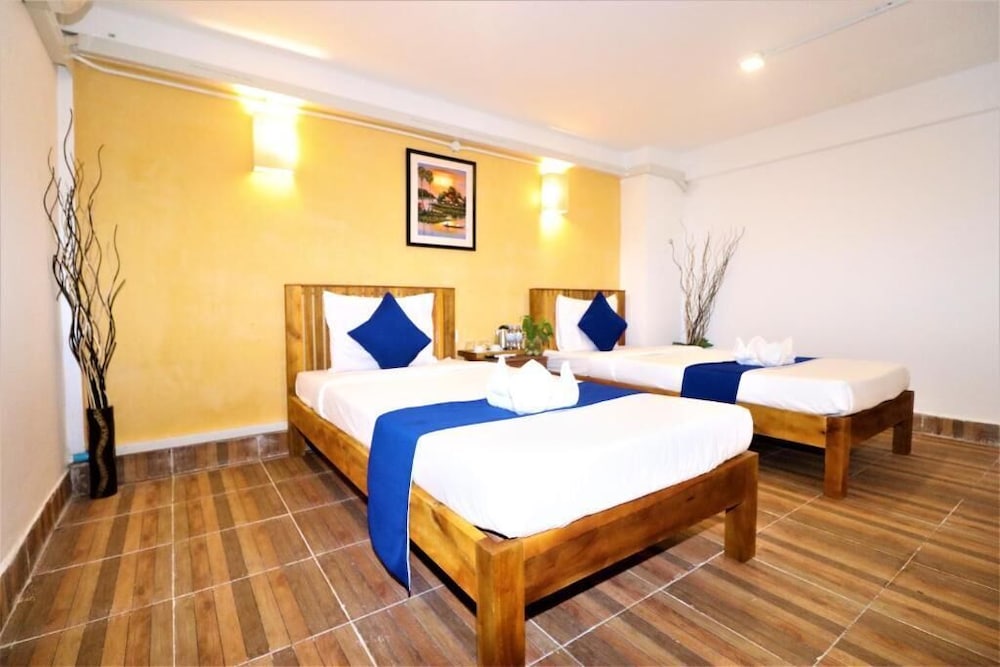 Grand Elevation Hotel 26/65