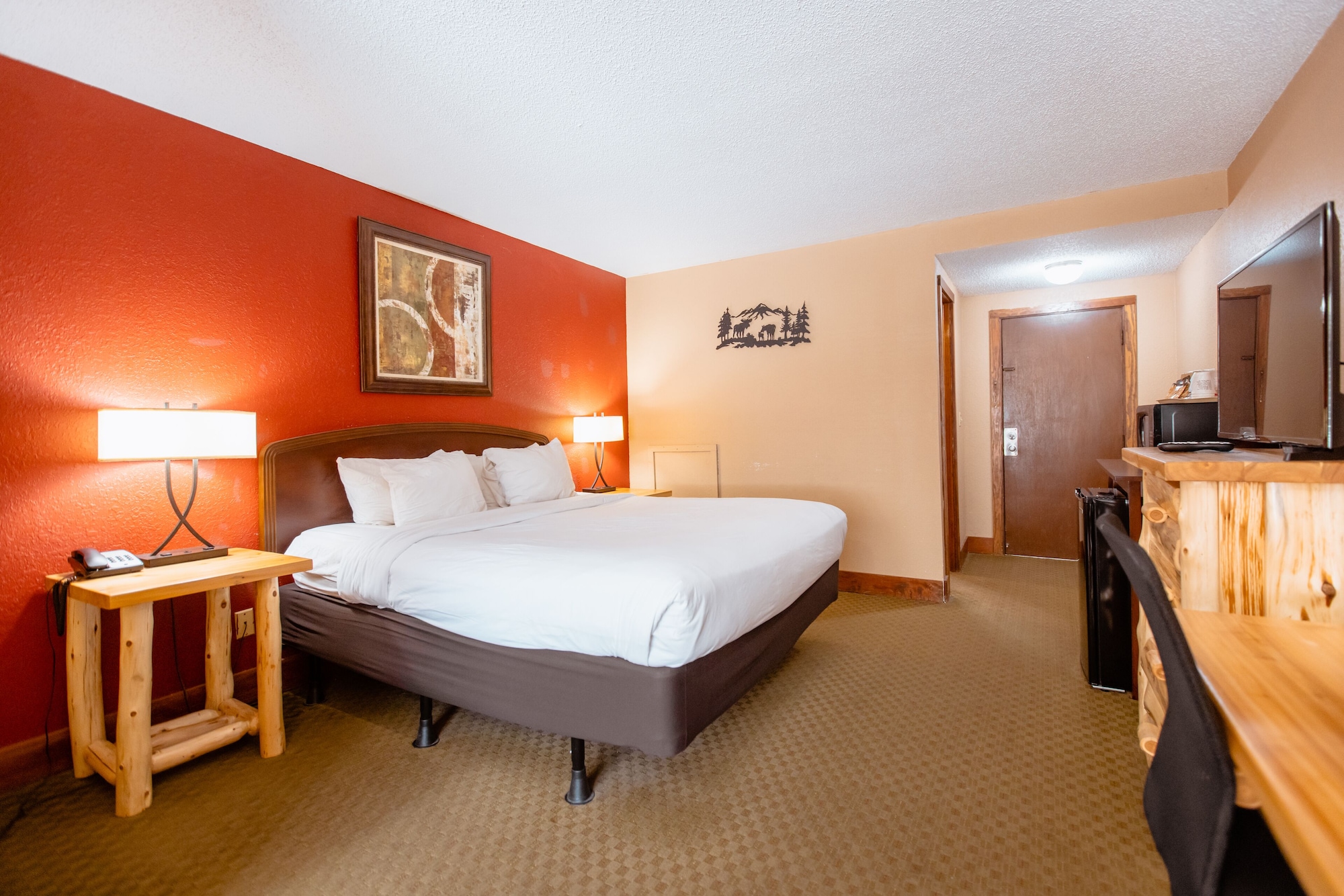 STANDARD, KING BED, CREEK SIDE
