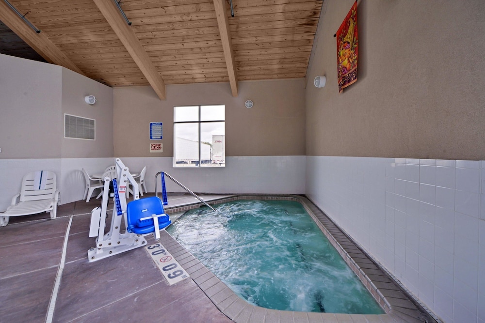 Comfort Inn Albert Lea at Trails Travel Center 22/42