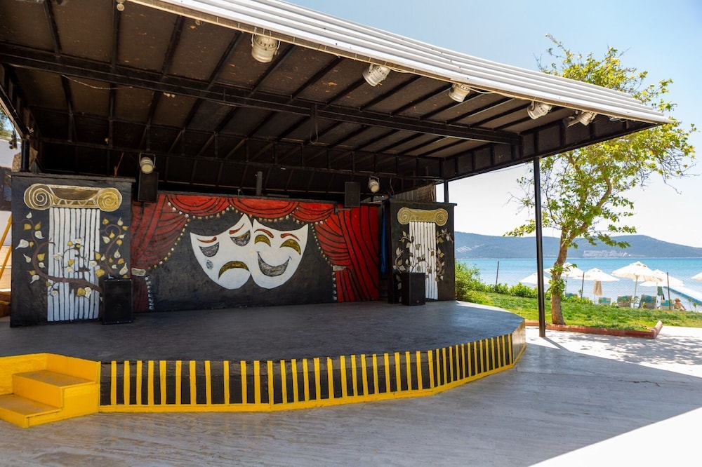 The Holiday Resort 10/54