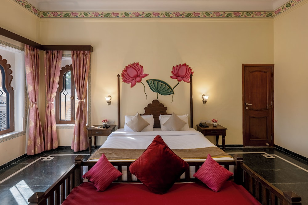 Sterling Jaisinghgarh Udaipur 17/39