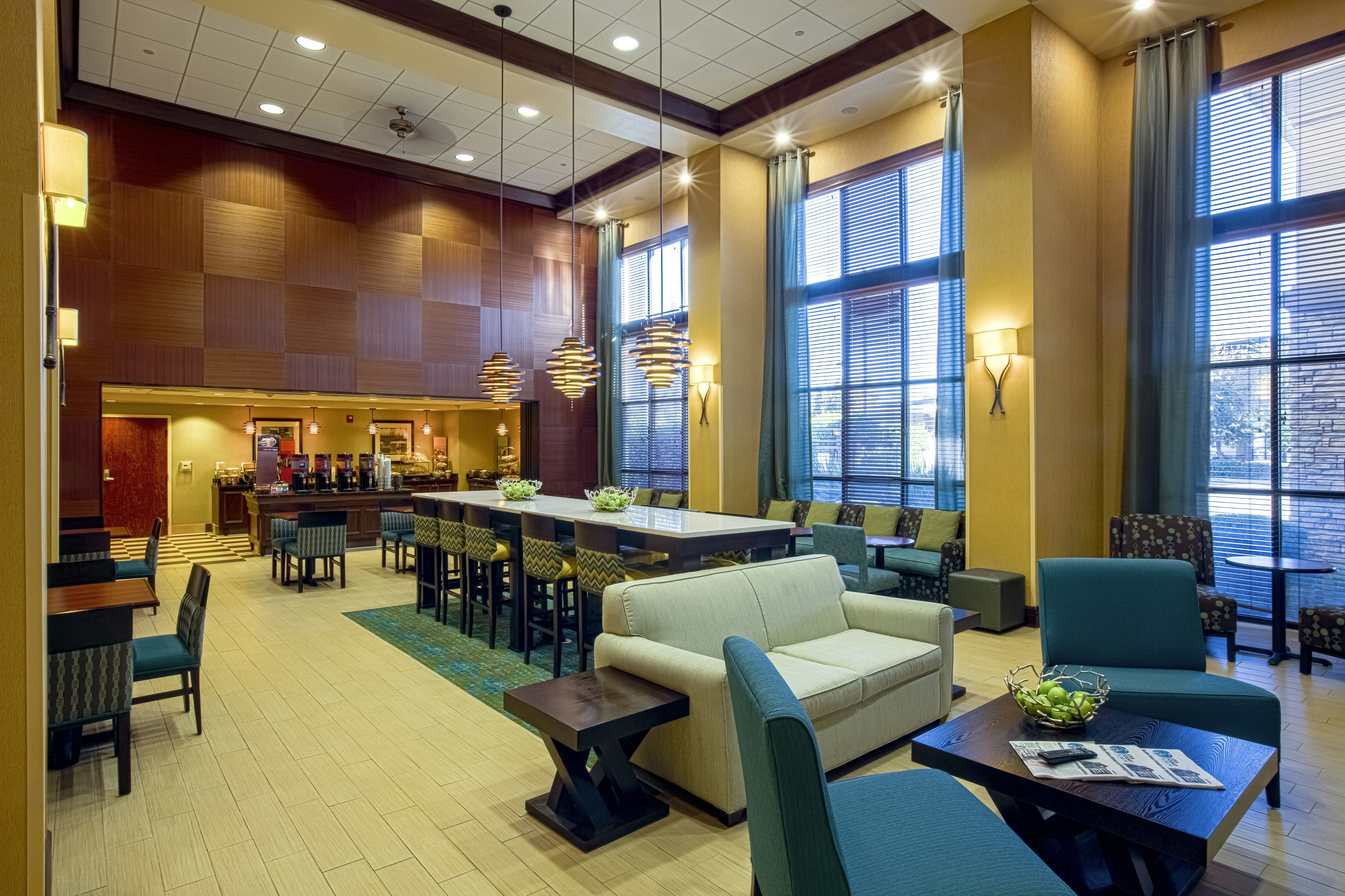 Hampton Inn and Suites Sacramento-Elk Grove Laguna I-5 34/50
