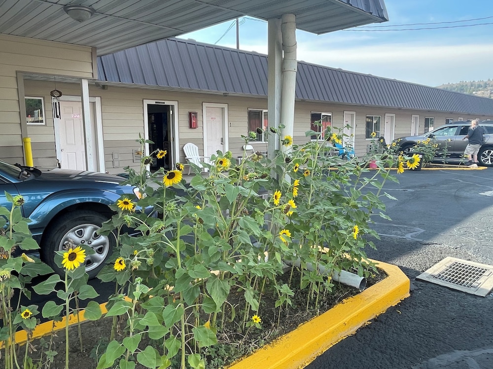 Budget 8 Motel John Day 40/50