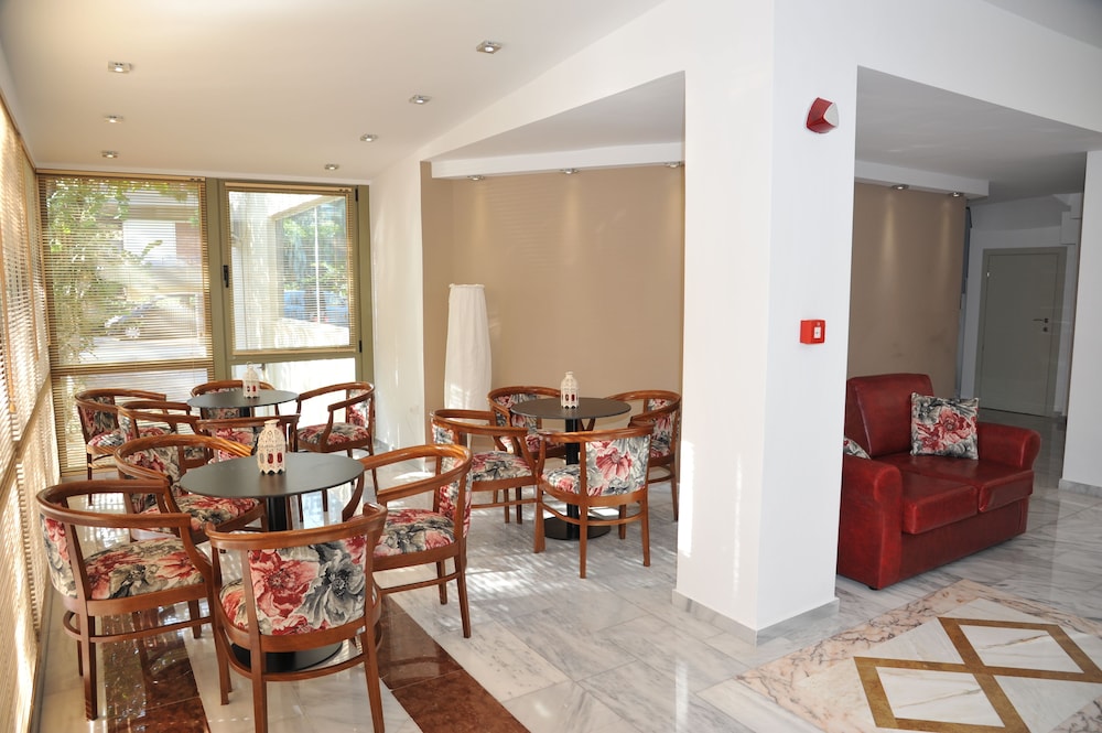 Elements Rooms & Apartments 17/23