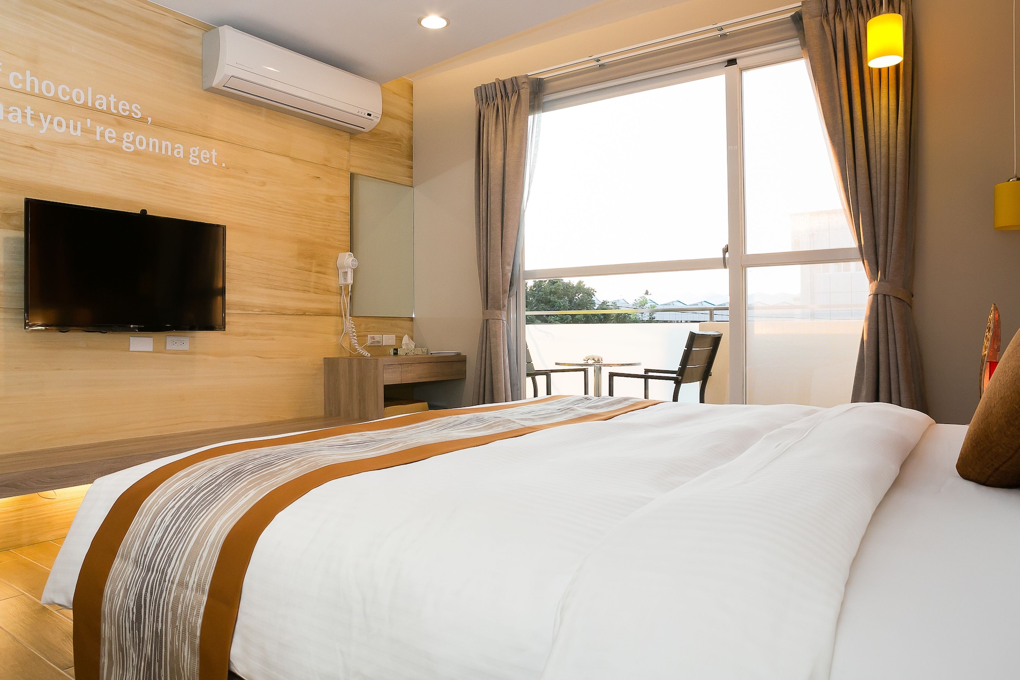 STANDARD, KING BED, BALCONY