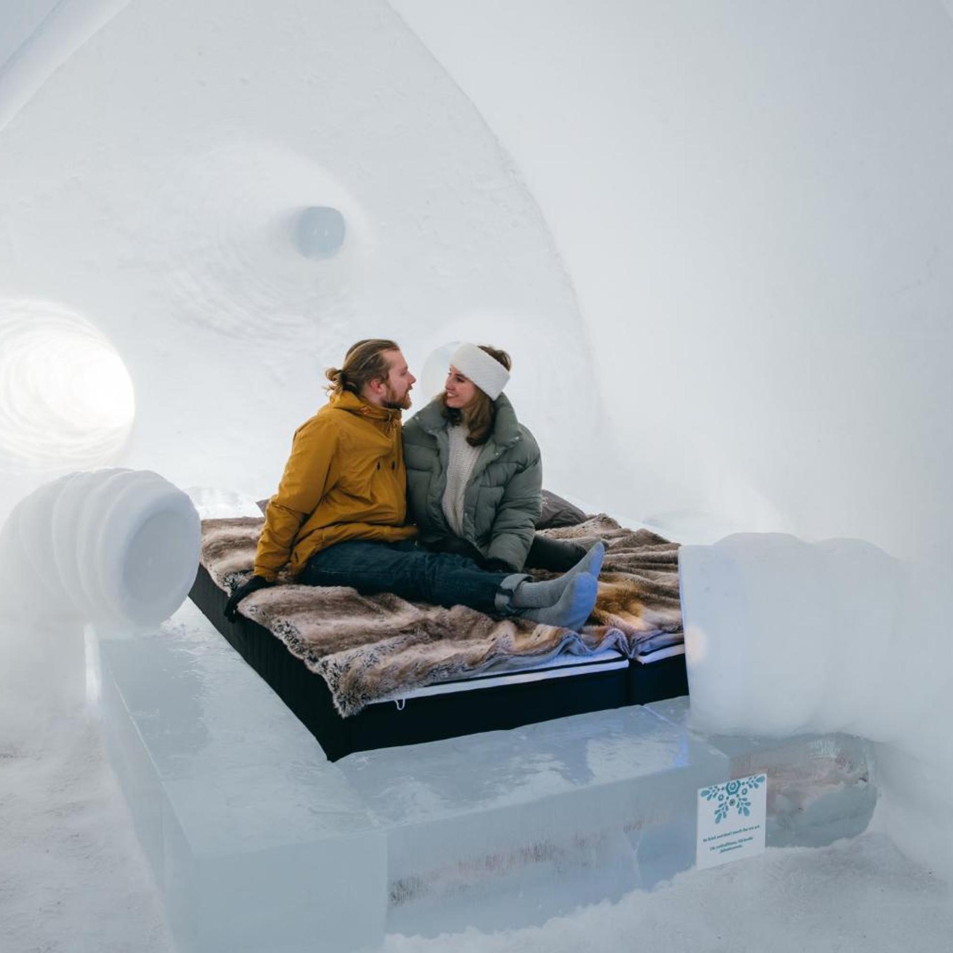 Arctic Snow Hotel And Glass Igloos 15/70
