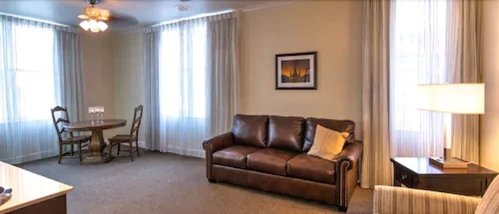 Hotel Bentley 36/50