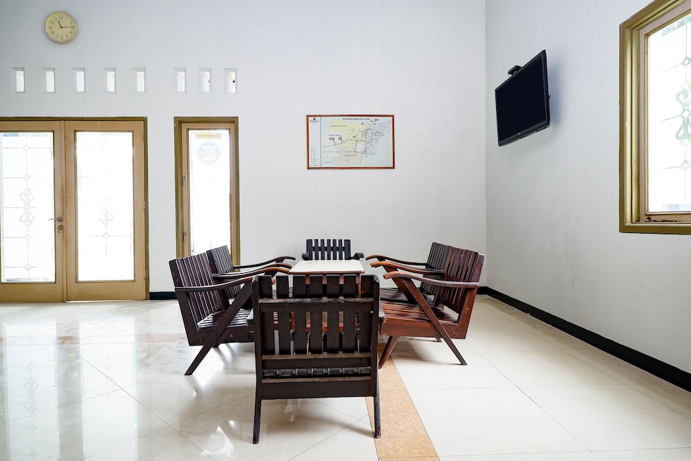 OYO 2436 Hotel Kencana 38/52