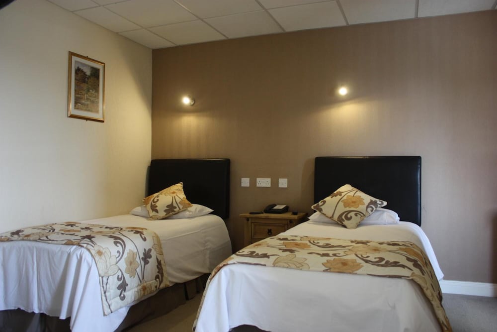 Oliver Cromwell Hotel 7/50