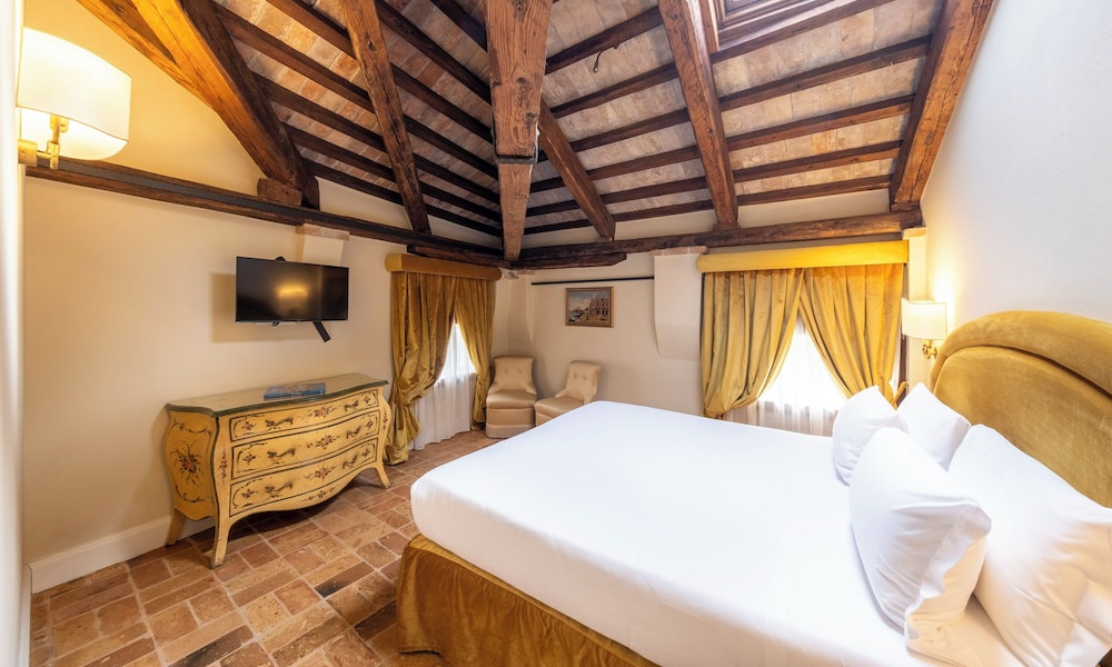 SUPERIOR, DOUBLE BED