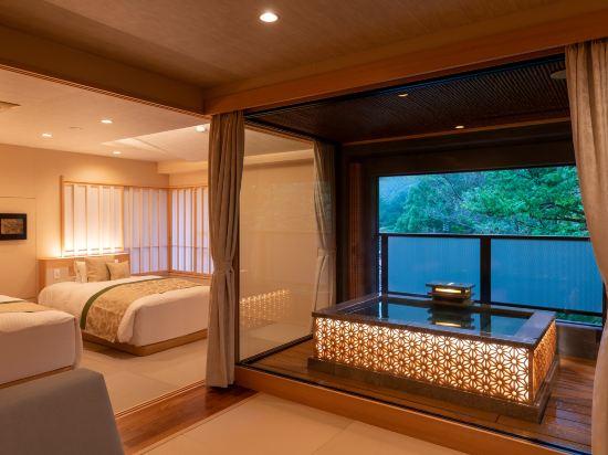 Japanese Western, Outdoor Bath