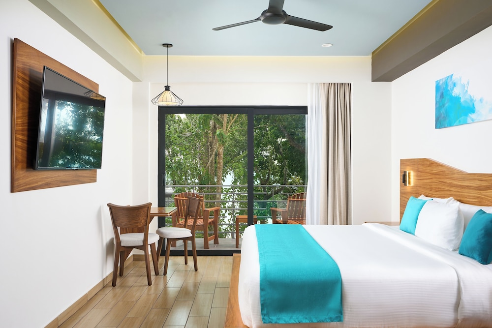 Deluxe, 2 Double Beds, Partial Lagoon View