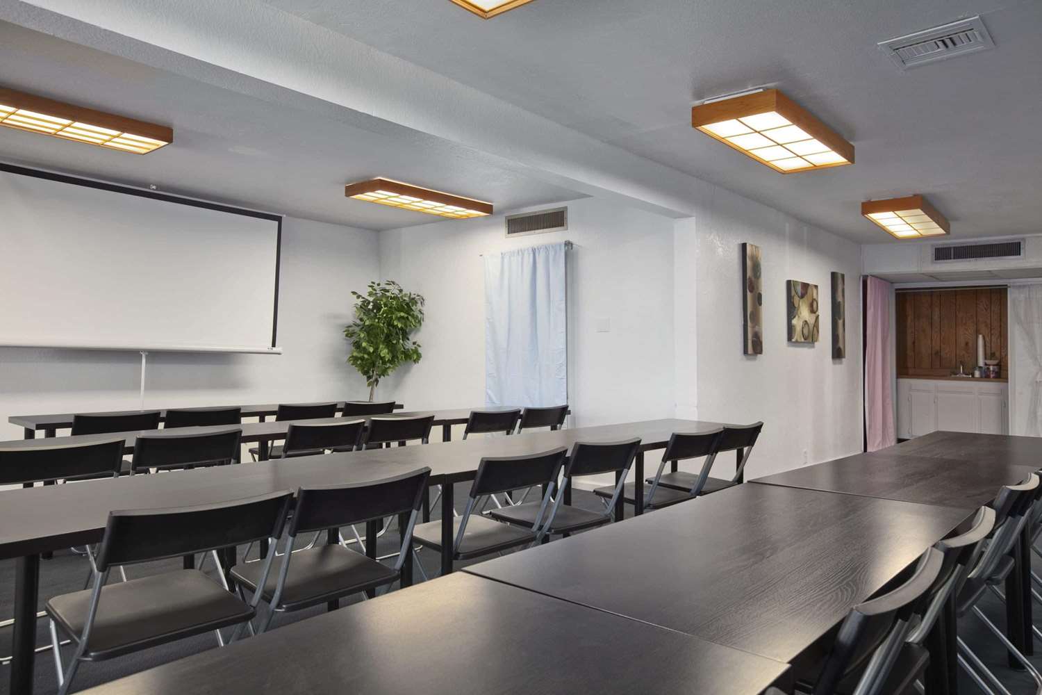 Studio6 Suites Stockton, CA – Waterfront 16/18