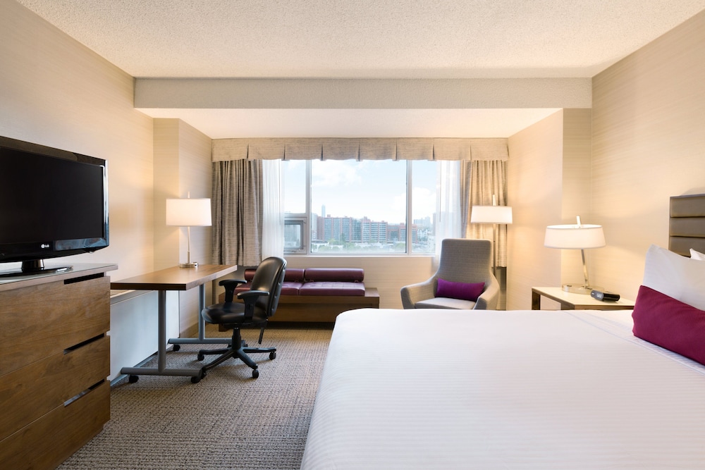 Coast Edmonton Plaza Hotel 14/41