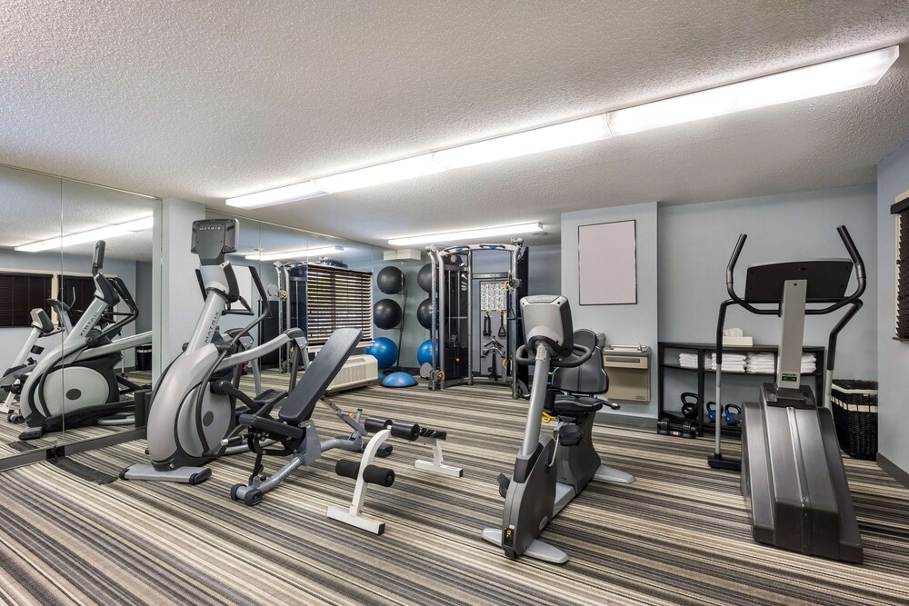 Sonesta Simply Suites Jersey City 25/42