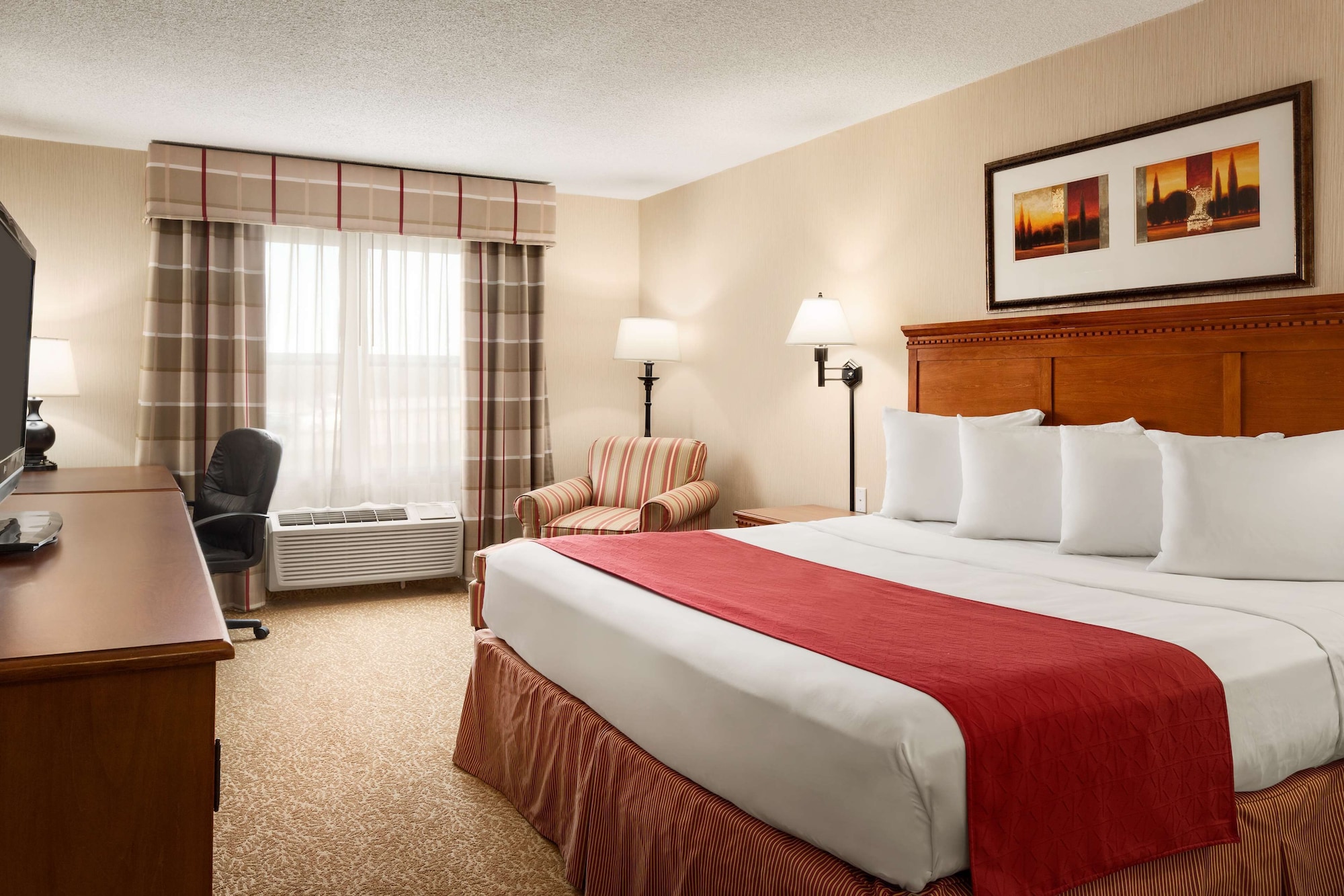 جناح بسرير كينج بحوض جاكوزي
