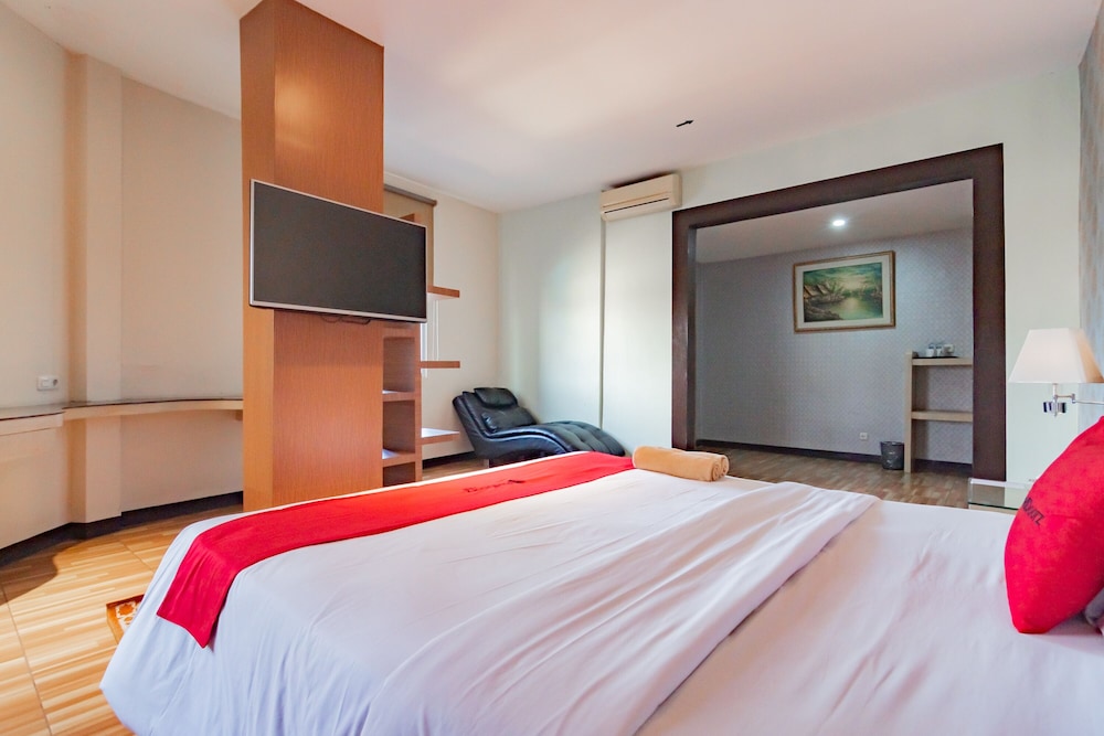 RedDoorz Premium Near Bandung Station 9/63