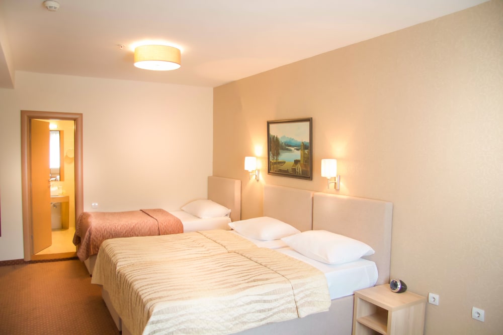 Philia Hotel 16/48