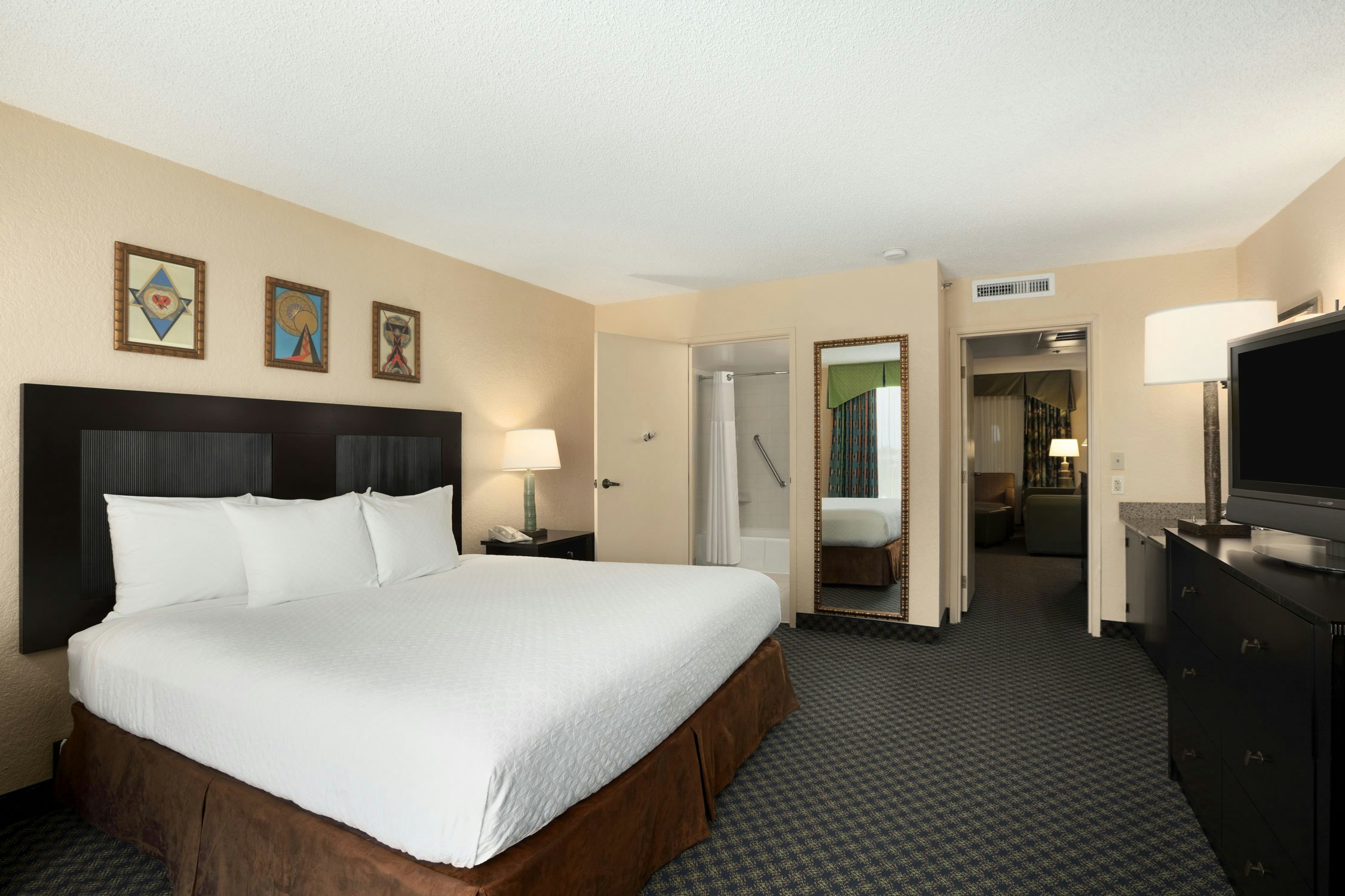 Embassy Suites by Hilton Miami International Airport 16/80