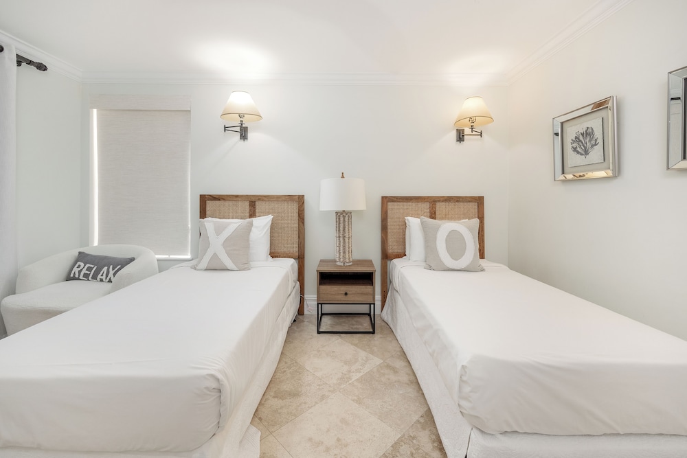 3 BEDROOMS, FAMILY, VILLA, POOL VIEW