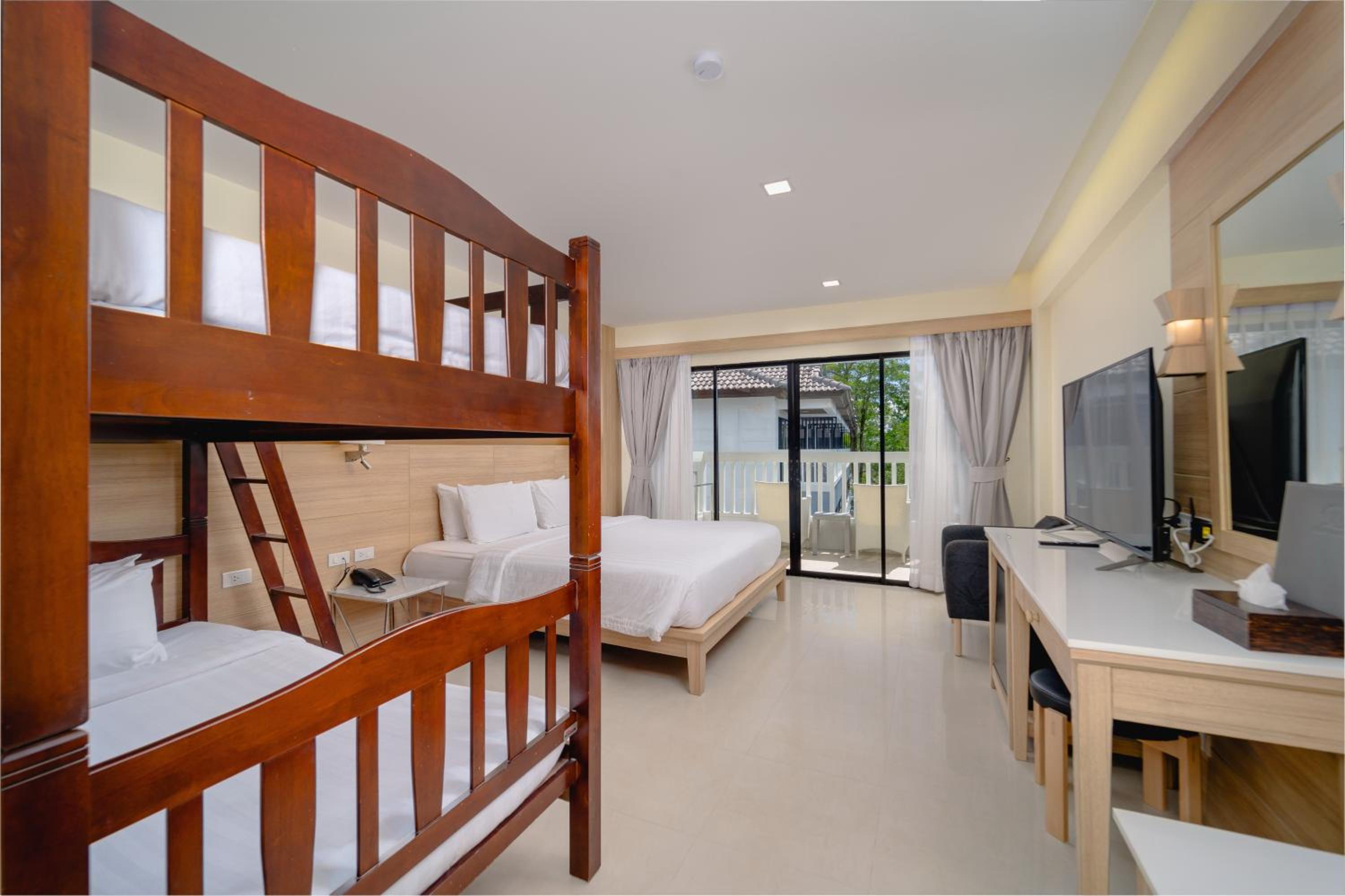 غرفة ديلوكس رباعية بسرير بطابقين وسرير كوين، Aonang Buri Resort 3/3