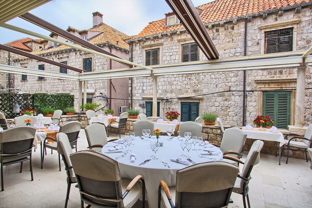 The Pucic Palace 52/69