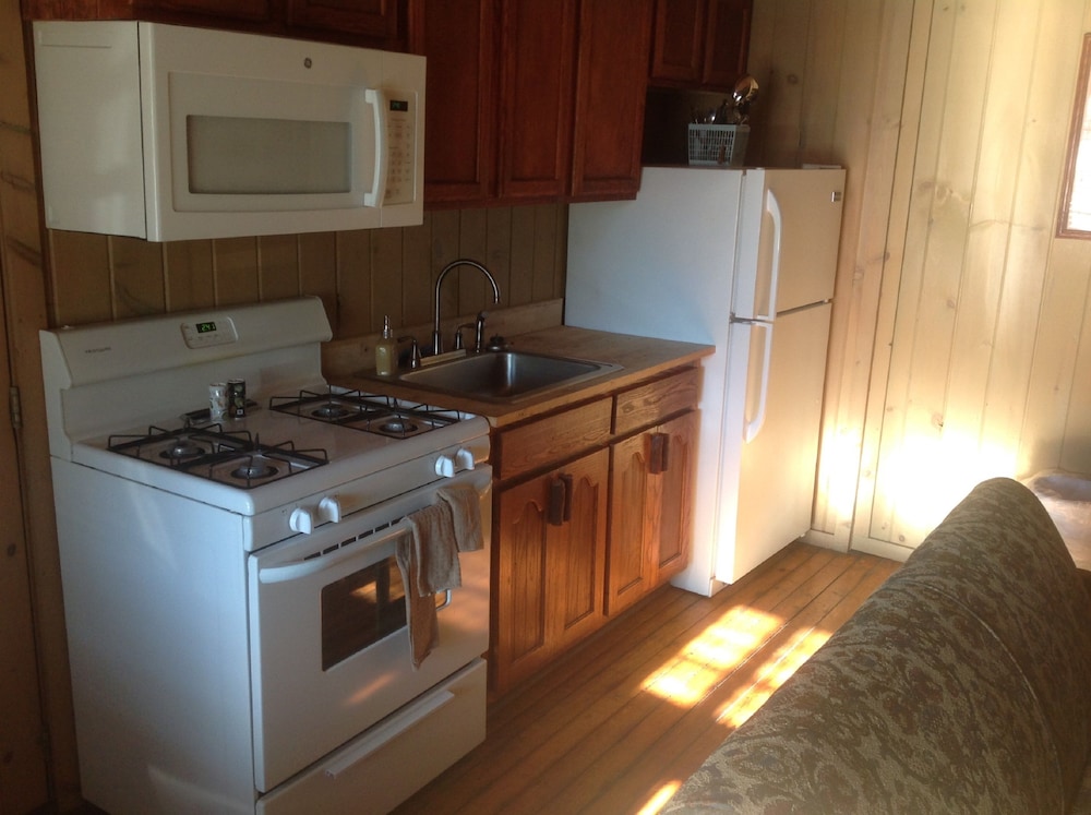 The Smokehouse Lodge and Cabins 59/75