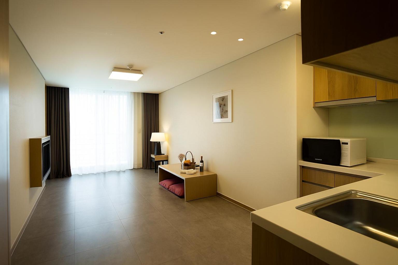 Ondol, Residence, Suite, 2 Double Beds, Partial Beach View