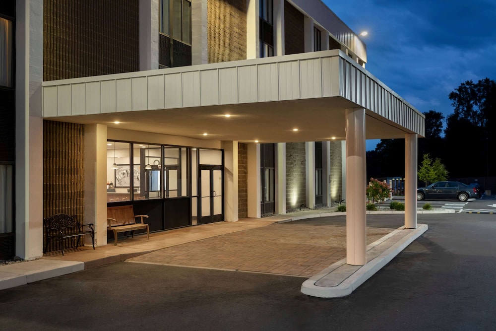 Super 8 By Wyndham Liverpool Syracuse North Airport 1/24