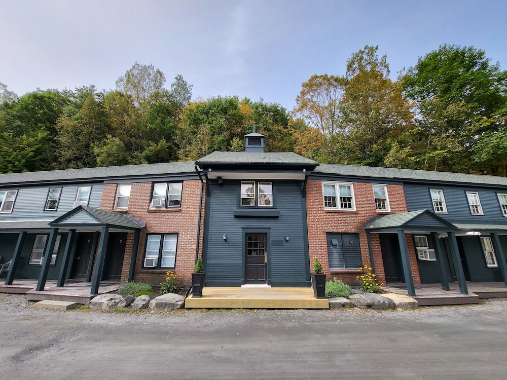 The Stowe Inn 2/64