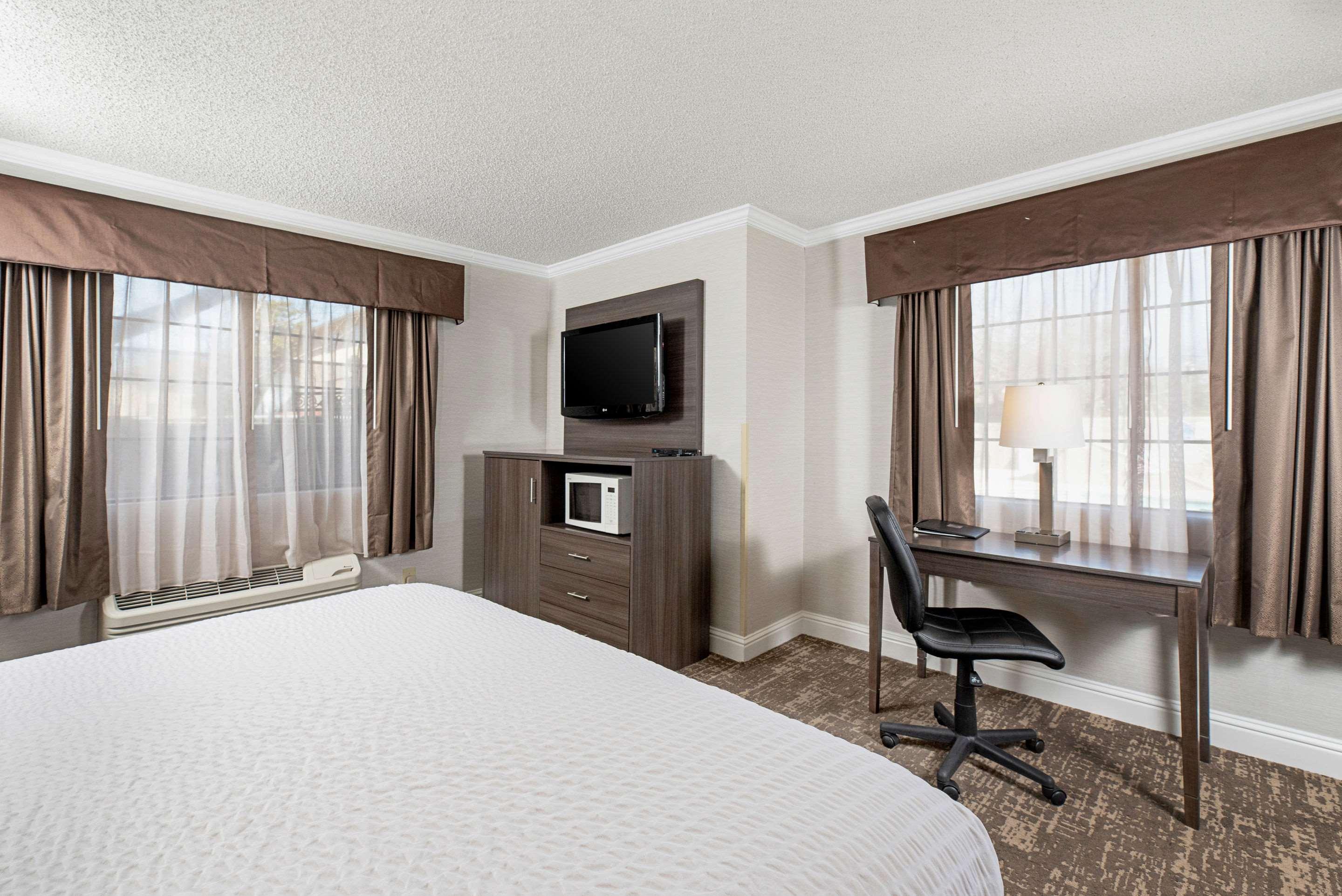 ROOM, KING BED