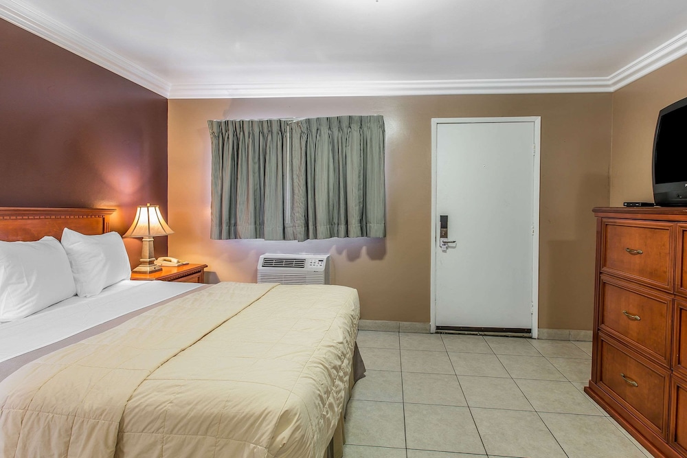 Rodeway Inn Ventura Midtown 16/48