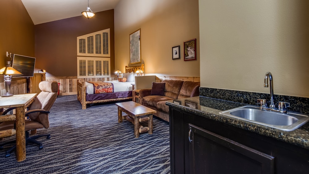 Best Western Plus Battle Ground Inn & Suites 31/36