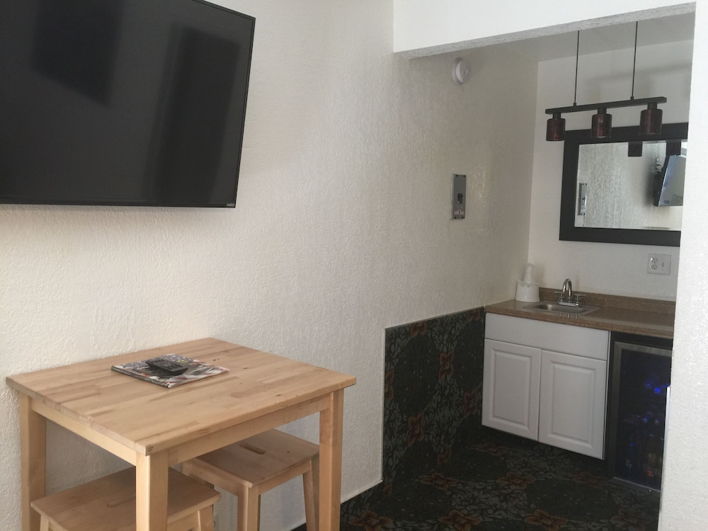 Tradewinds Allsuites Hotel 24/33