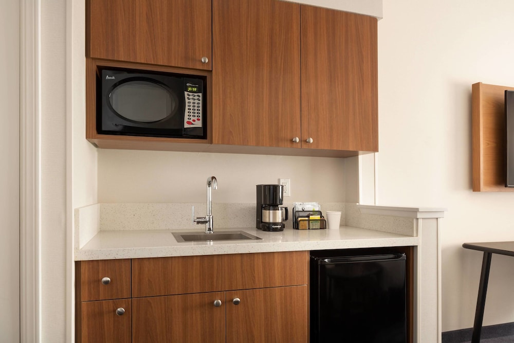 Fairfield Inn and Suites Napa Valley American Canyon 6/31