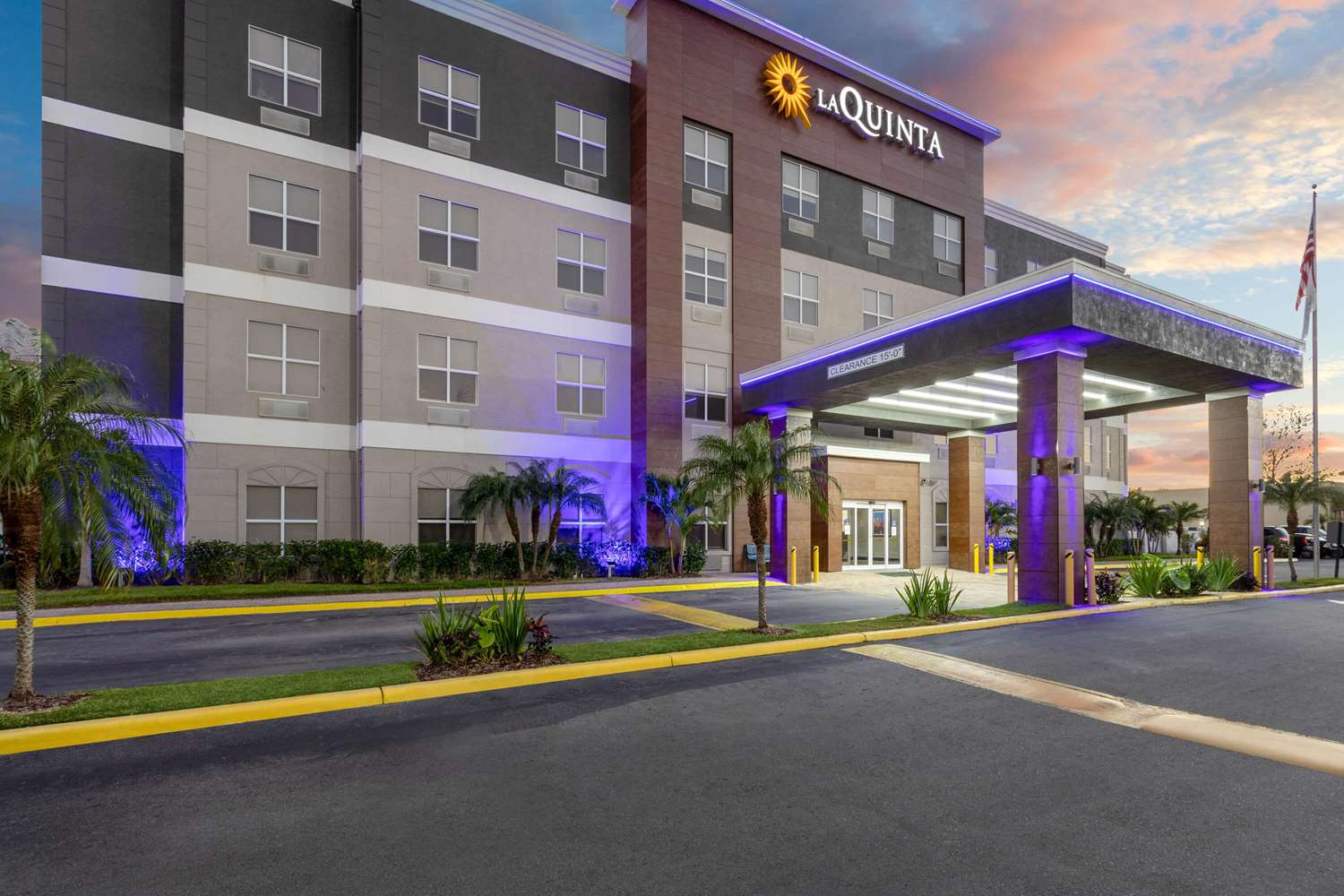 La Quinta Inn & Suites by Wyndham Tampa Central 19/22