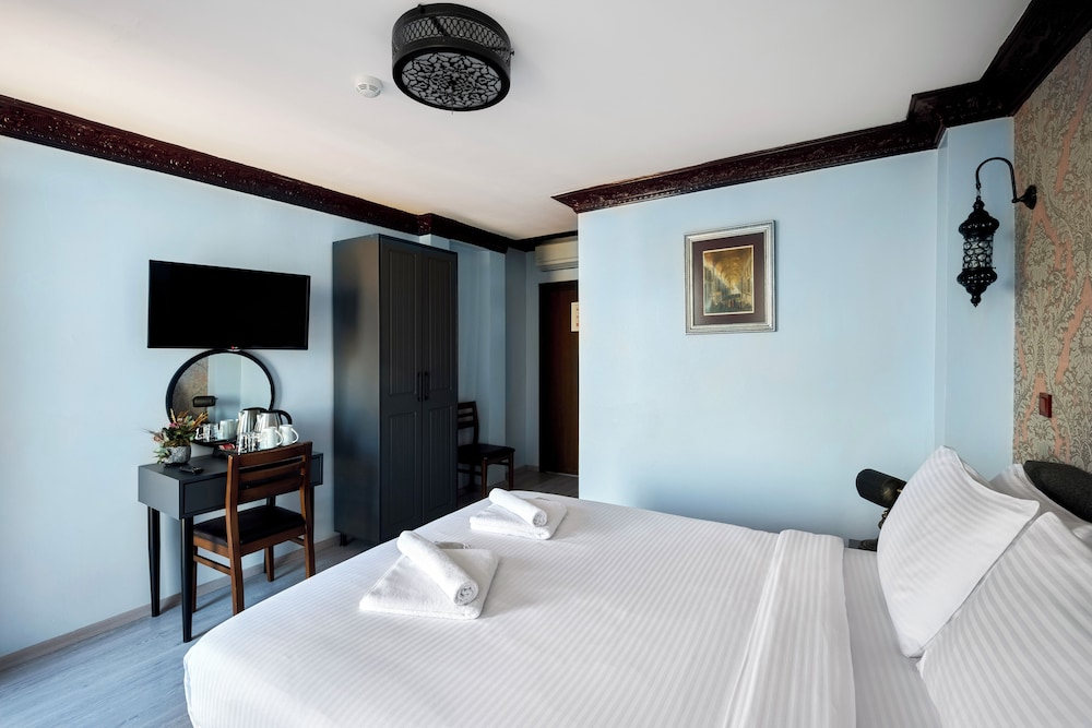 Mytra Hotel 8/50